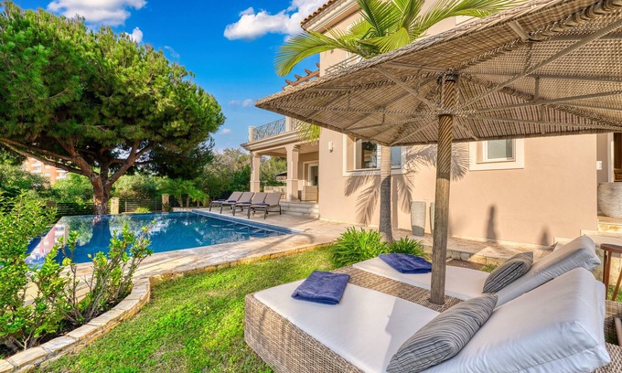 Urbanizacion Marbessa Villa | 3055 Luxury Villa with Pool and Sea Views
