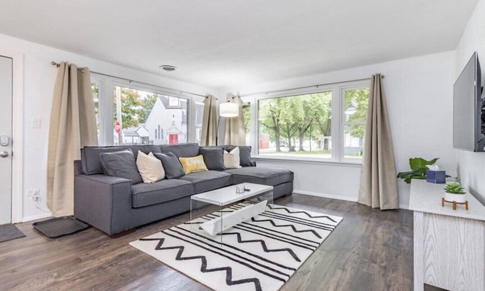 Pekin Apartment | #308 Pekin · Pekin Pie à la Mode #308