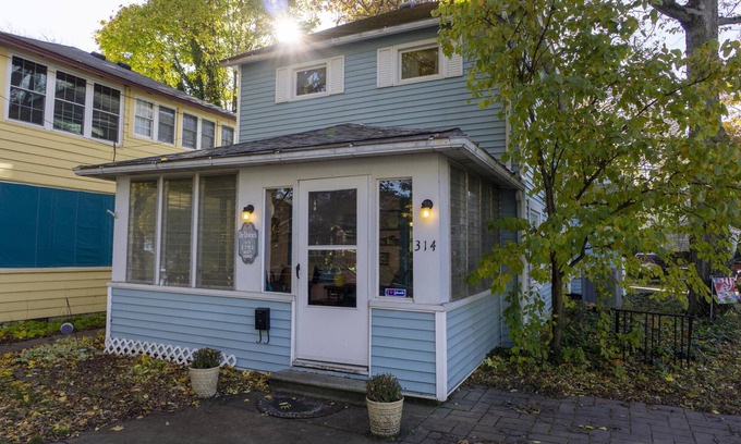 Lakeside Cottage | 314 E. 3rd in Lakeside