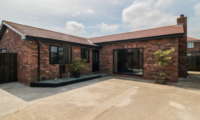 Scarborough Cottage | 31A THE GREEN, pet friendly, with open fire in Scalby