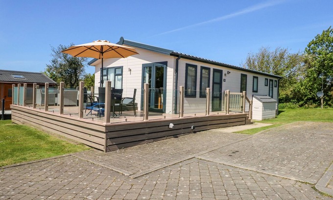 Rhyd-y-clafdy Cottage | 32 SANCTUARY LODGE, pet friendly, with pool in Y Ffor