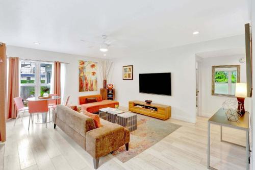 Hendricks and Venice Isles Apartment | 320-1 Las Olas Boulevard