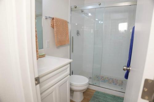 Sunrise Manor House | 328 Close to the strip