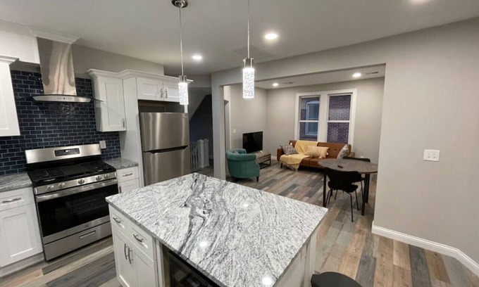 Merion Village Apartment | 33 W. Moler (Upstairs) · Modern Chic in German Village & Merion Village Area