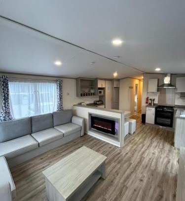 Brean Ski Chalet | 34 Brean Leisure Park Unity Beach 6 berth Passes optional No pets