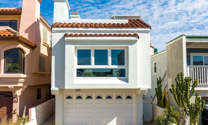 Hollywood House | 3446 O - Blue Haven Beach House