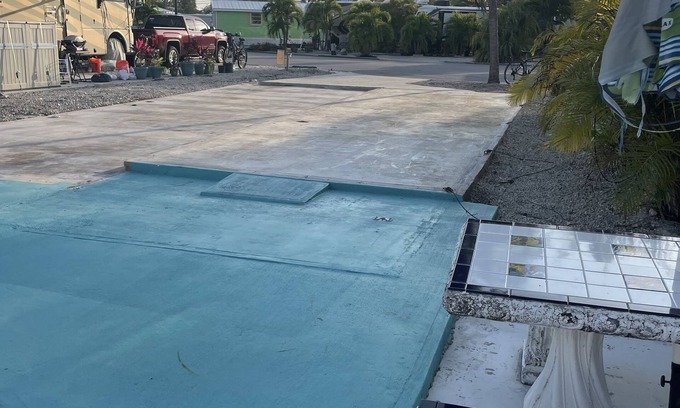 Cudjoe Key Resort | 35'x70'WF RV Site on canal for rent for RV owners. Pet friendly gated community.