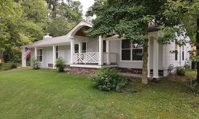 Oxford House | 350 Price Street House.Walk to Oxford Square and Ole Miss Campus