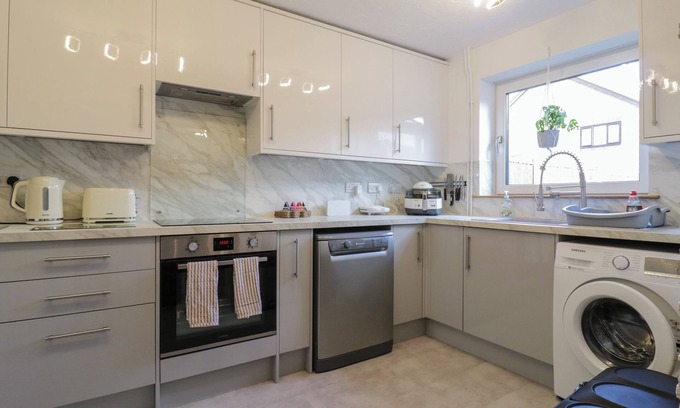 Colchester Cottage | 37 Hanbury Gardens