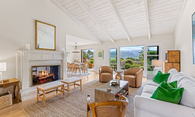 Hatton Fields House | 3971 La Sieste - Beautiful Garden, Mountain Views