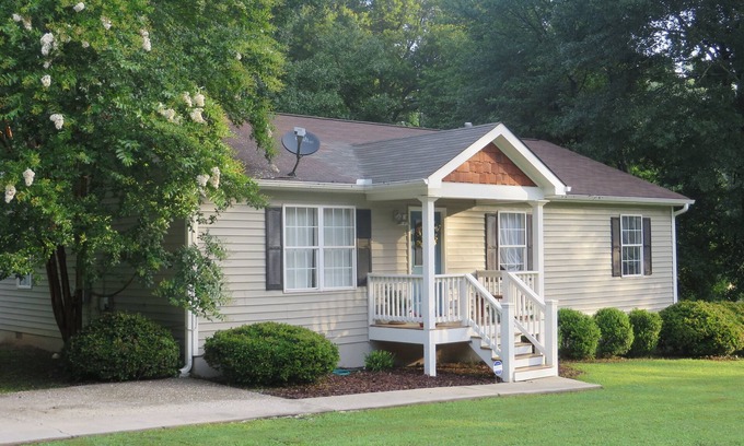 Norcross House | 3B/2B All-Inclusive Monthly Rental in Historic Norcross w/Parking, W/D