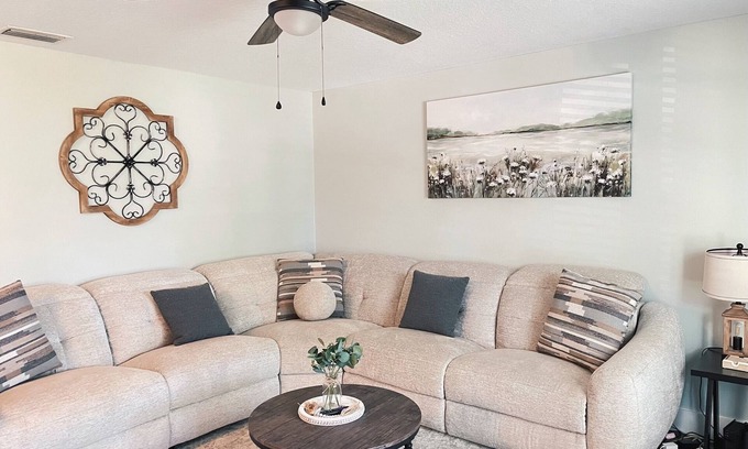 Palmetto House | 3B2BA house in Palmetto W/Pool & Movie Room