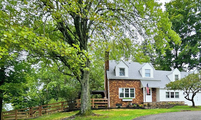 Lancaster House | 3BA, 2.5BA. home overlooking famous Lancaster County Fairgrounds!