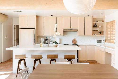 Cavalier Vista House | 3BD 2BA Scottsdale Poolside Oasis