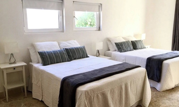 ProCab Apartment | 3BD/3BA beachfront condo with sea views, near shops/bars