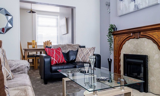 Barrow-in-Furness House | 3bed Holiday Home.Barrow in Furness. 5mins walk to most amenities