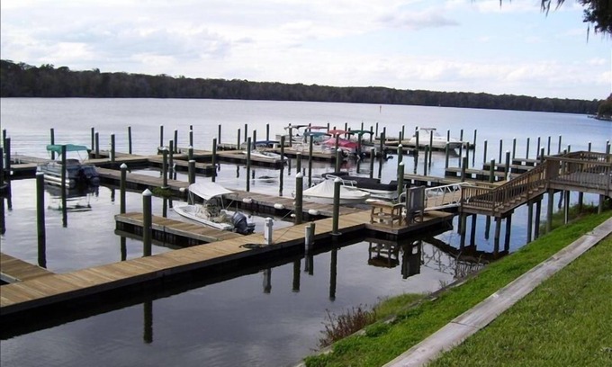 Welaka Condo | 3BR/2BA Condo on the St Johns River-Welaka Resort Living