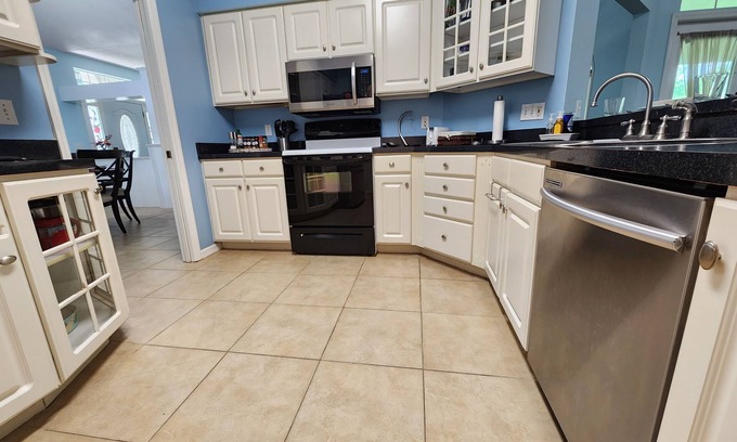 Gainesville House | 3BR/2BA, King Bed, Gated Golf Community, <20 Mins to Campus!