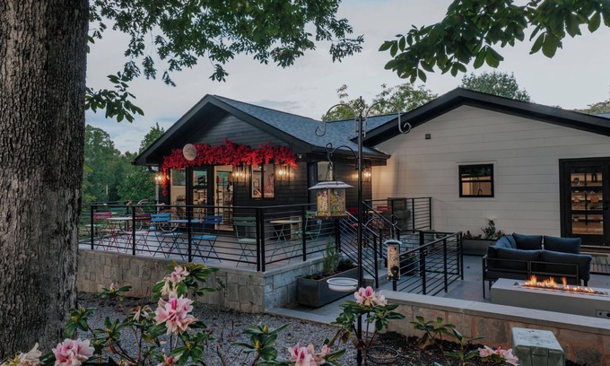 Hiawassee Cabin | 3BR + 2BA Lake Chatuge Cabin w/Mountain Views!