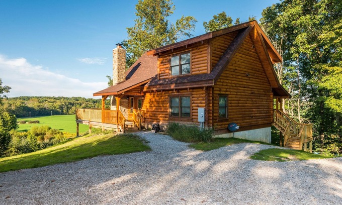 Helmsburg Cabin | 3BR, 2BA Log Cabin