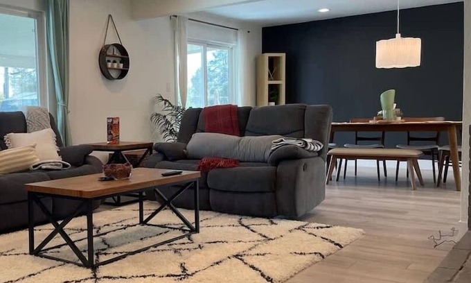 Arden-Arcade House | 3BR/2BA Modern & spacious home close to the River