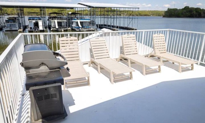 Cadiz Boat Rental | 3BR Floating Cabin 2: Dog Friendly!