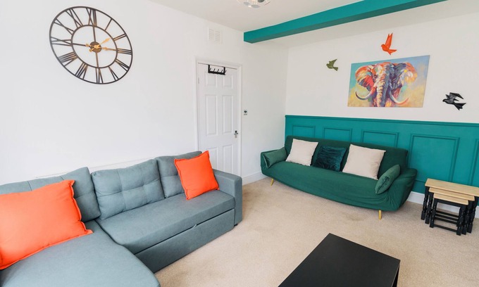 Leicester House | 3BR House-5 Beds-Drivewayx2-WiFi 500Mbps-7 Guests (5 ⭐️⭐️⭐️⭐️⭐️ Ratings Airbnb)