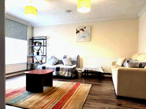 Gosport House | 3BR House in Convenient Location-ample parking