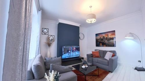 Houghton le Spring Apartment | 3br Ironside Urban Luxe Retreat, FREE parking