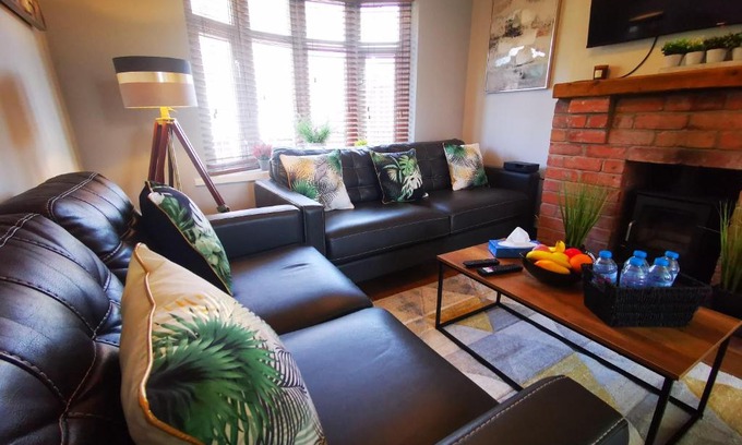 Ormeau House | 3BR Ormeau Road cosy stay with secret garden by Short Stay NI Ltd
