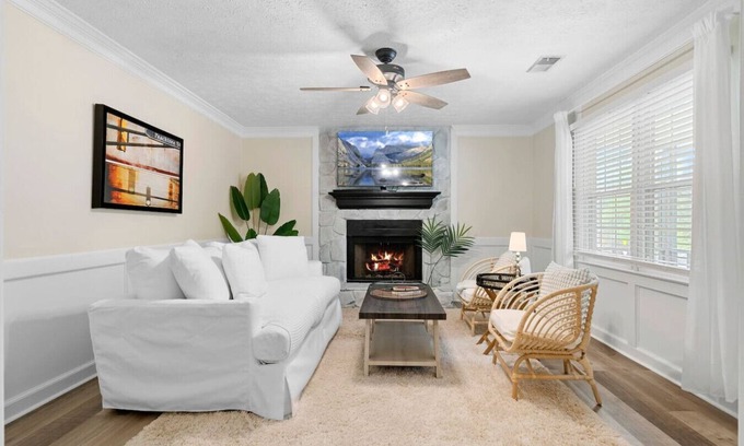 Marietta House | 3BR Pet-Friendly Home Ideal for Mid-Term stays Travel Ball Families Relocations in Marietta GA