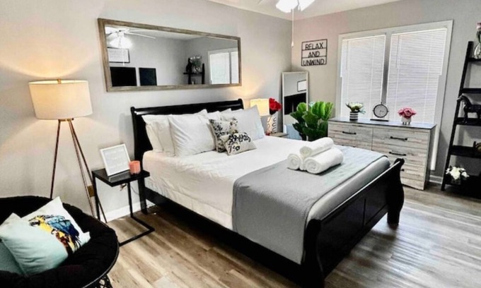 Huntcliff House | 3BR Polo Styled Retreat