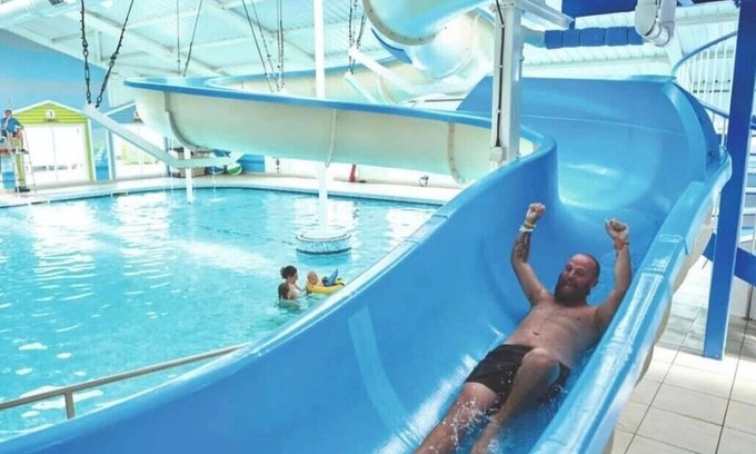 Gronant Cabin | 3BR-Sleeps8-Parking-Pool-Prime Location