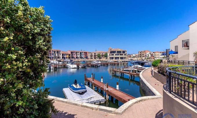 Wannanup Villa | 3BR townhouse in secure canal complex with double garage, walk