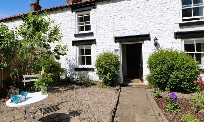 Piercebridge Cottage | 4-5 THE GREEN, pet friendly, with open fire in Piercebridge