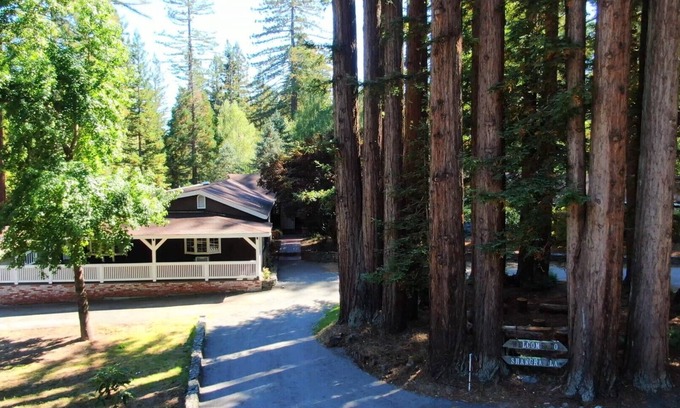 Freestone House | 4+bd/3ba Redwood Retreat w/pool