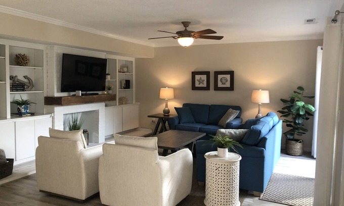 Shipyard Plantation Villa | 4 BDRM Villa Minutes To The Beach, Pool, Golf & Tennis/Pickleball. 2 Primary BRs