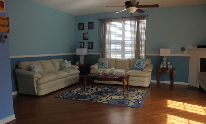 Goose Creek House | 4 bdrms 3 fulls ba, indoor sauna, large hottub, large spacious Home and more!