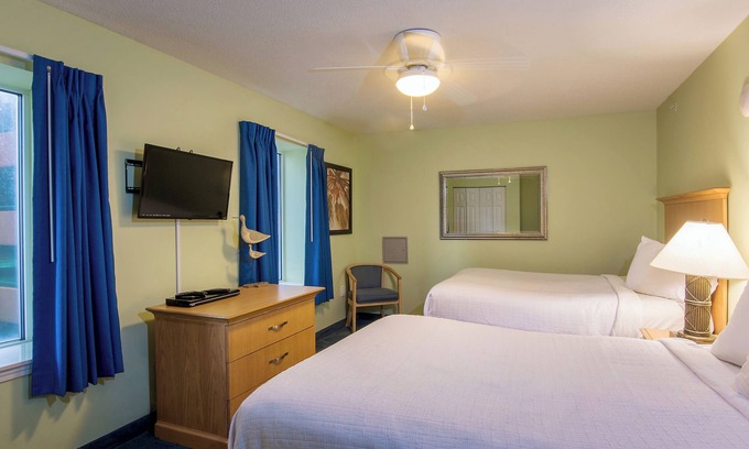 Myrtle Beach Hotel | 4 Beach Getaway 3 Bedroom Units with Full Kitchen and Stunning Balcony Views