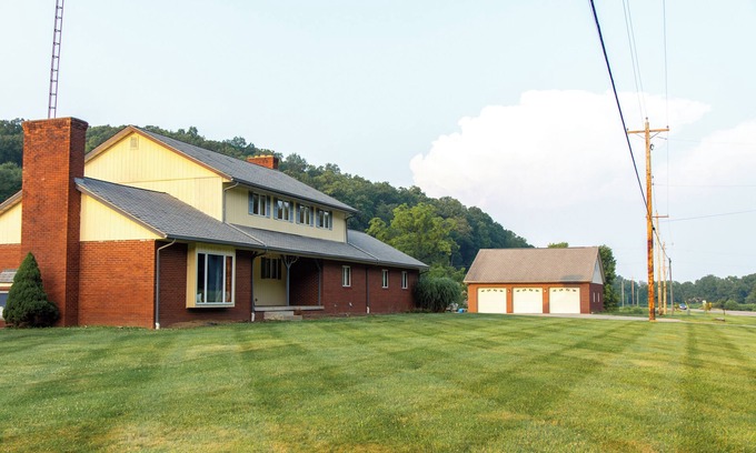 Warsaw House | 4 Bed, 3.5 Bath with in-ground pool