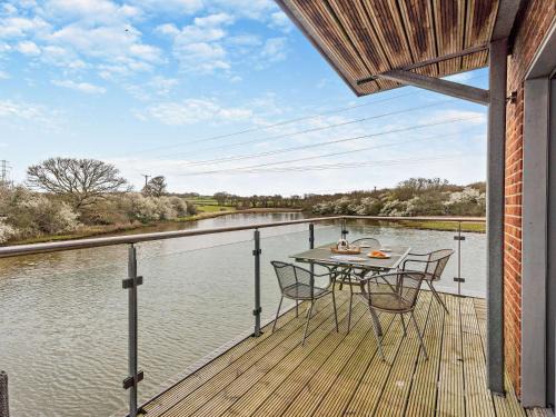 Whippingham House | 4 Bed in East Cowes 94556