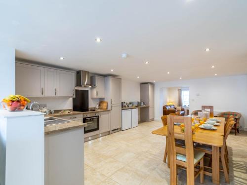 Langtoft House | 4 Bed in Langtoft 81235