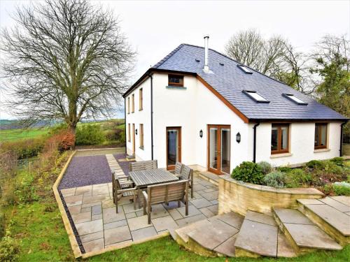 Llangeler House | 4 Bed in Llandysul 66640