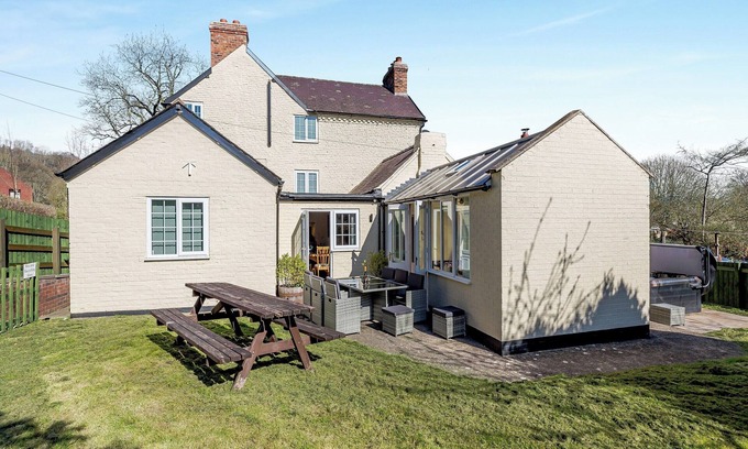 Montgomery Cottage | 4 bedroom accommodation in Montgomery