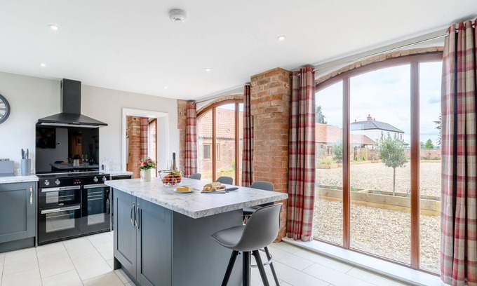 Newark Cottage | 4 bedroom accommodation in East Stoke, near Newark