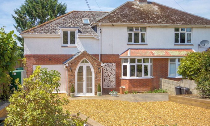 New Forest District Cottage | 4 bedroom accommodation in Woodgreen, near Fordingbridge