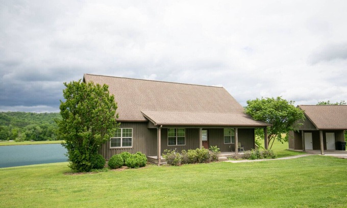 Normandy Cottage | 4 Bedroom cottage on cattle ranch, river access