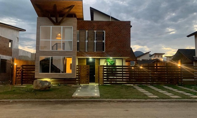 La Vega Province Villa | 4-bedroom house in pleasant Jarabacoa with WiFi, AC, POOL, BBQ ZONE, GAMES