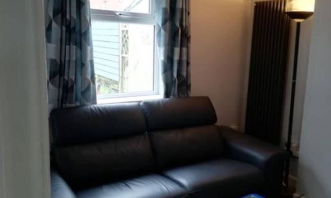 Belfast House | 4 Bedroom House to Rent. Two Double Rooms and Two Single Rooms