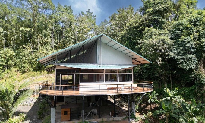 Parrita House | 4-bedroom house, wraparound decks, modern kitchen, Adjacent to Jungle Reserve